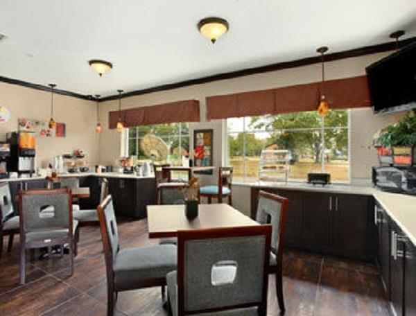 Super 8 By Wyndham Mansfield La Hotel Ресторант снимка